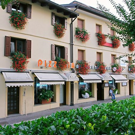 Hotel Ristorante Cigno - Camere And Aparthotel 拉提萨那 外观 照片