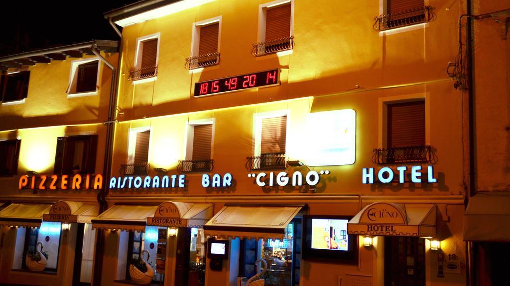Hotel Ristorante Cigno - Camere And Aparthotel 拉提萨那 外观 照片