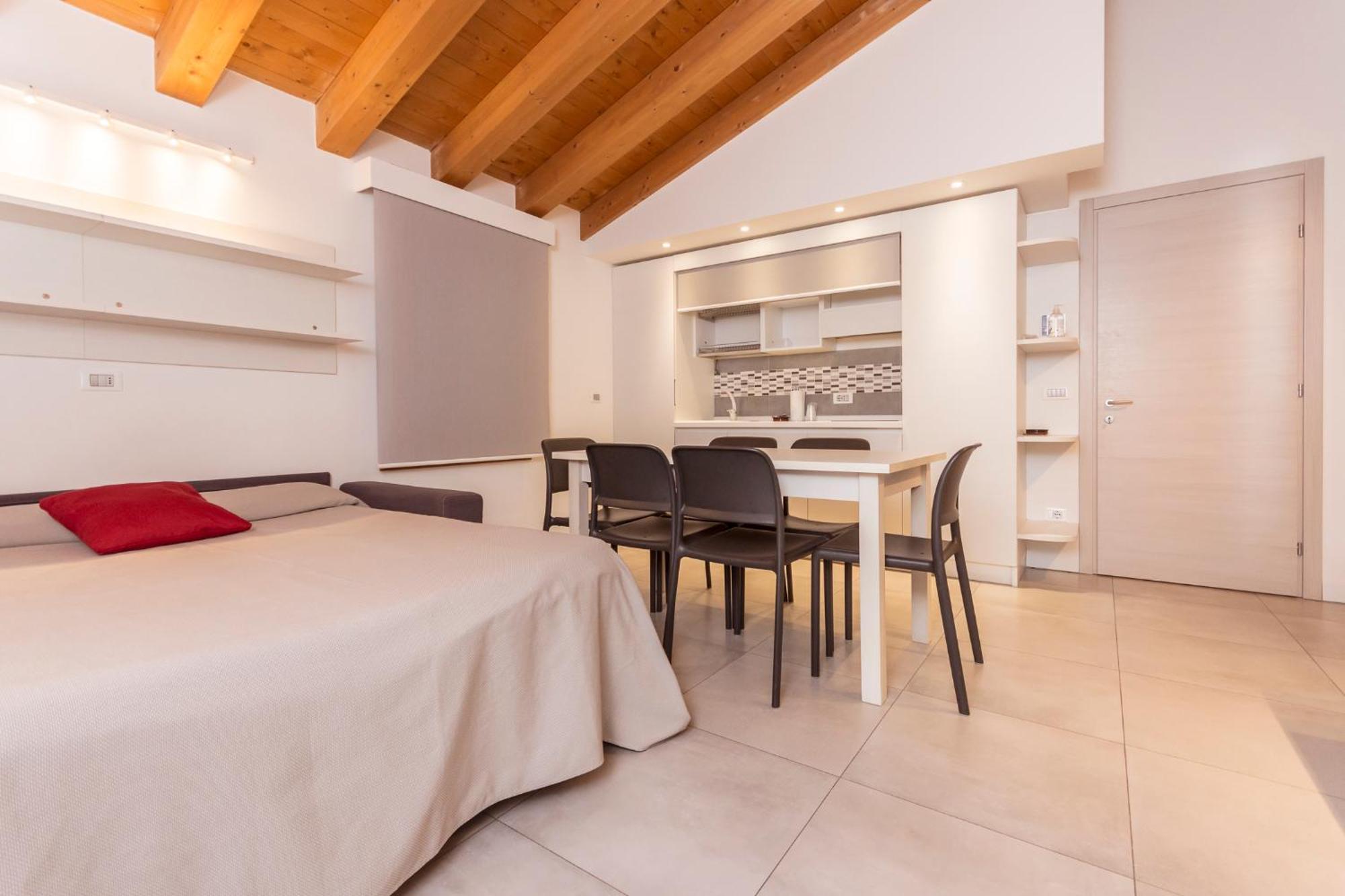 Hotel Ristorante Cigno - Camere And Aparthotel 拉提萨那 外观 照片