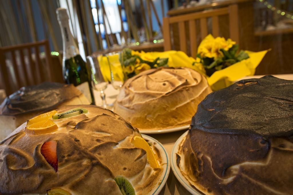 Hotel Ristorante Cigno - Camere And Aparthotel 拉提萨那 外观 照片
