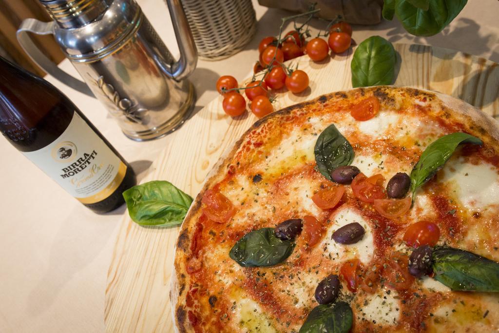 Hotel Ristorante Cigno - Camere And Aparthotel 拉提萨那 外观 照片