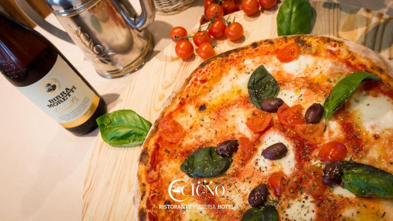 Hotel Ristorante Cigno - Camere And Aparthotel 拉提萨那 外观 照片