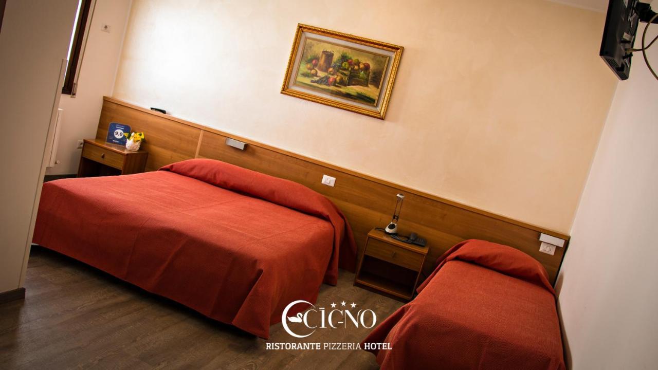 Hotel Ristorante Cigno - Camere And Aparthotel 拉提萨那 外观 照片