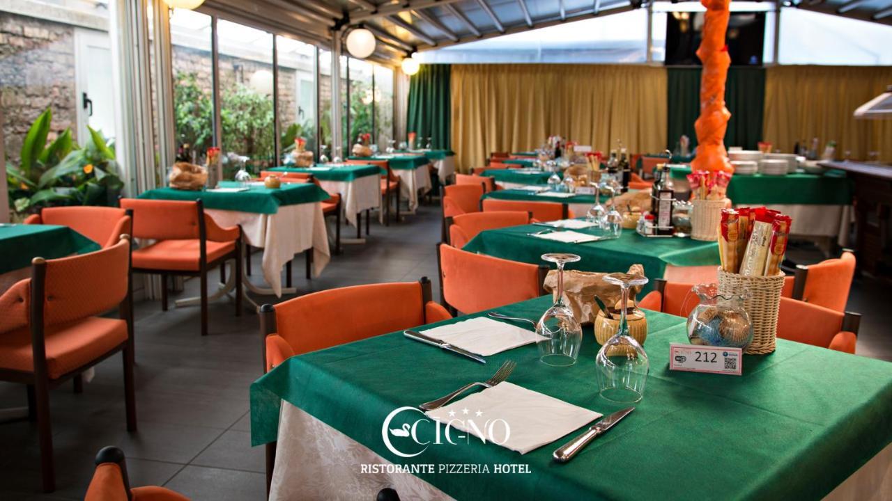 Hotel Ristorante Cigno - Camere And Aparthotel 拉提萨那 外观 照片