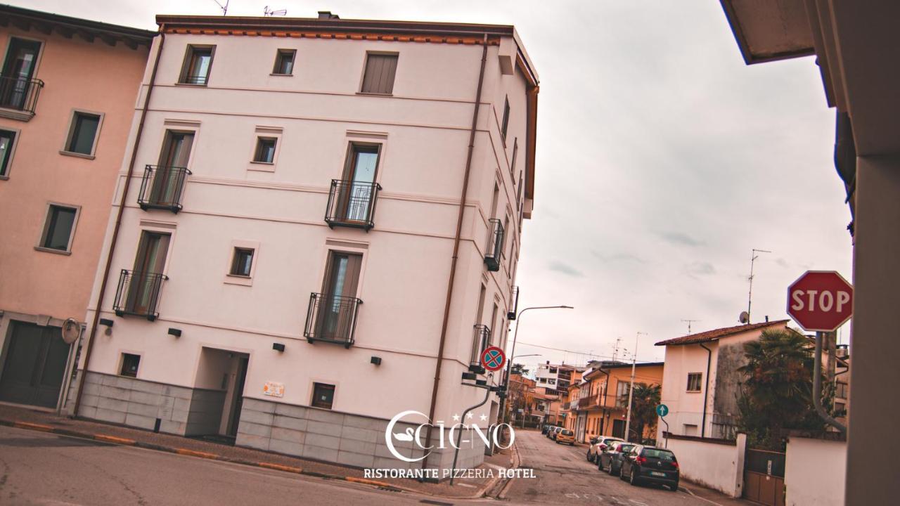 Hotel Ristorante Cigno - Camere And Aparthotel 拉提萨那 外观 照片