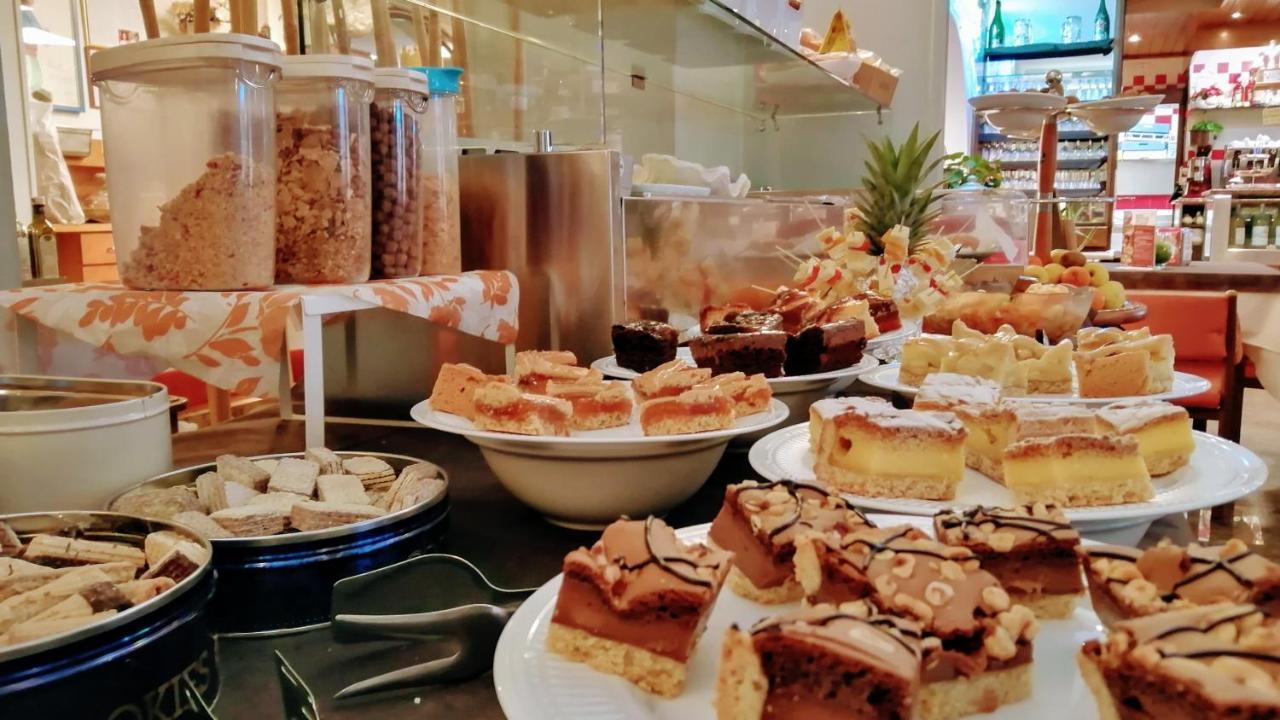 Hotel Ristorante Cigno - Camere And Aparthotel 拉提萨那 外观 照片