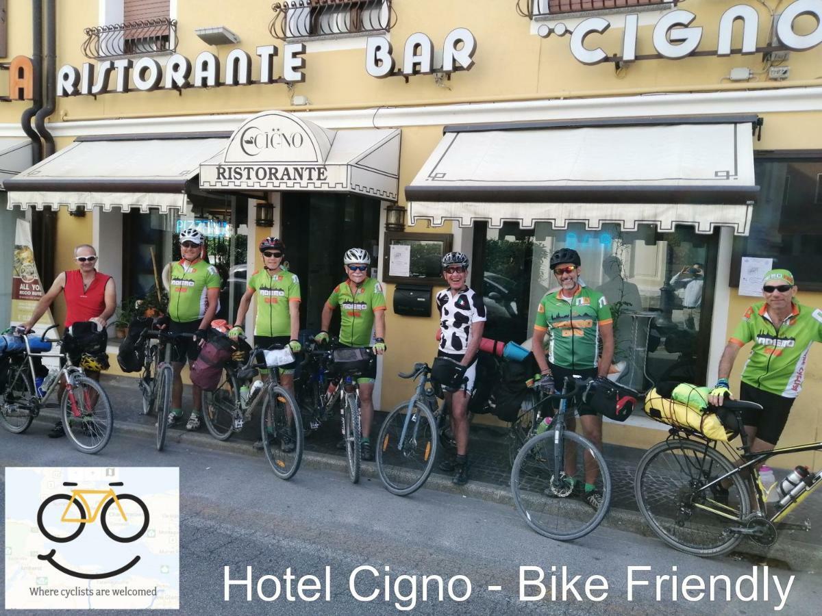 Hotel Ristorante Cigno - Camere And Aparthotel 拉提萨那 外观 照片